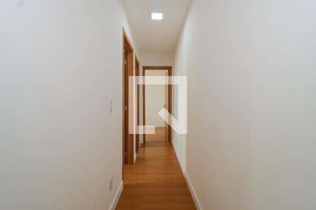 Corredor de apartamento para alugar com 2 quartos, 44m² em Vila Suzana, São Paulo