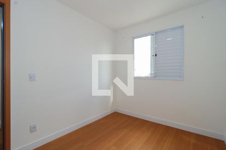 Quarto 1 de apartamento para alugar com 2 quartos, 44m² em Vila Suzana, São Paulo