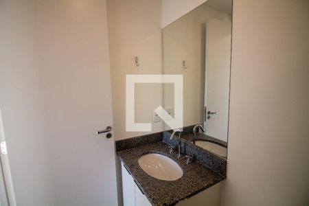 Banheiro social de apartamento à venda com 2 quartos, 52m² em Cidade Monções, São Paulo