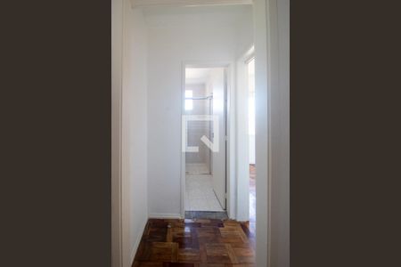 Corredor de apartamento para alugar com 1 quarto, 42m² em Medianeira, Porto Alegre