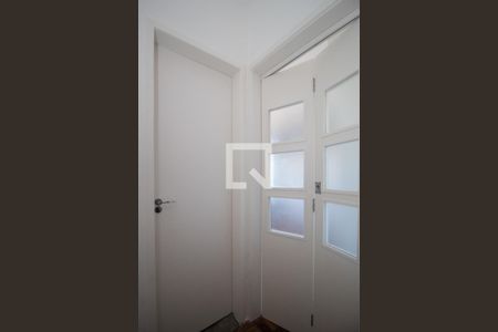 Corredor de apartamento para alugar com 1 quarto, 42m² em Medianeira, Porto Alegre