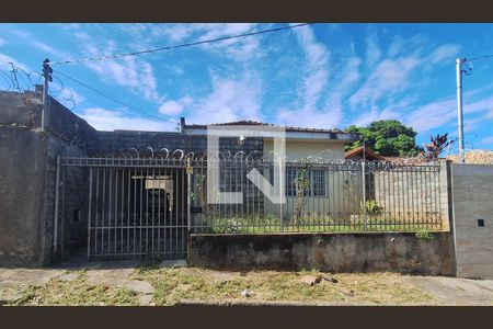 Fachada de casa à venda com 3 quartos, 500m² em São Francisco, Belo Horizonte