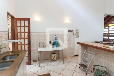 Cozinha de casa de condomínio à venda com 4 quartos, 250m² em Retiro do Chale, Brumadinho