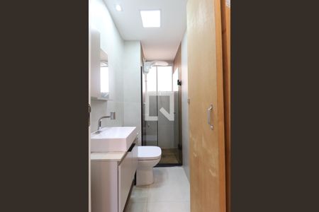 Banheiro de apartamento para alugar com 2 quartos, 41m² em Vila Santos, São Paulo