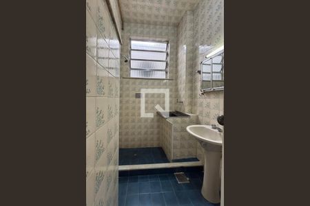 Banheiro social de kitnet/studio para alugar com 1 quarto, 36m² em Copacabana, Rio de Janeiro