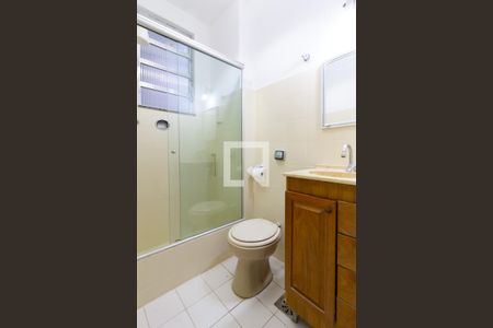 Banheiro social  de apartamento para alugar com 2 quartos, 59m² em Botafogo, Rio de Janeiro