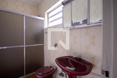 Banheiro Social de casa à venda com 3 quartos, 187m² em Jardim Santa Emilia, São Paulo