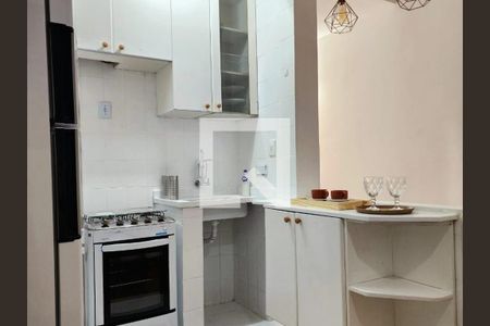Cozinha de apartamento para alugar com 1 quarto, 40m² em Copacabana, Rio de Janeiro