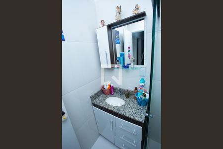 Banheiro de apartamento à venda com 2 quartos, 46m² em Guajuviras, Canoas