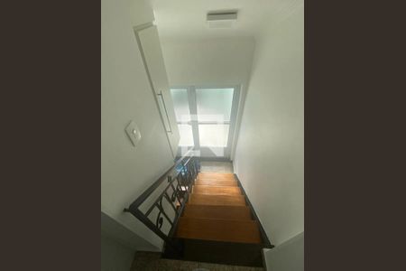 Escada de casa de condomínio à venda com 4 quartos, 225m² em Jardim Consorcio, São Paulo