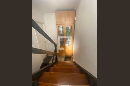 Escada  de casa de condomínio à venda com 4 quartos, 225m² em Jardim Consorcio, São Paulo