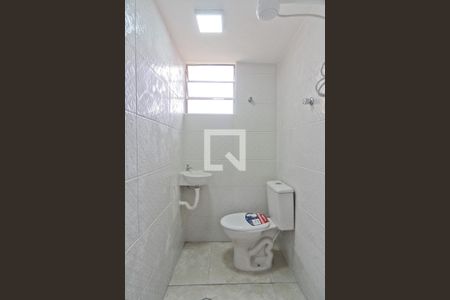 Banheiro de casa para alugar com 1 quarto, 50m² em City América, São Paulo