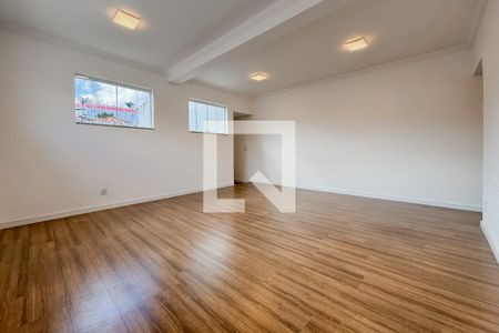 Sala de TV - 1º Piso de casa para alugar com 5 quartos, 300m² em Vila Monumento, São Paulo