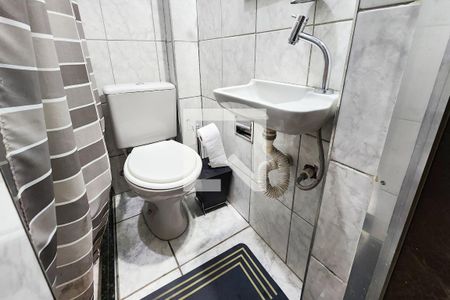 Banheiro de kitnet/studio para alugar com 1 quarto, 35m² em Lapa, Rio de Janeiro