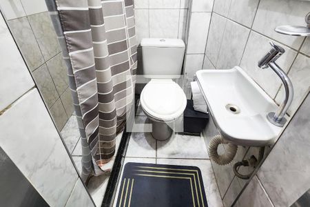 Banheiro de kitnet/studio para alugar com 1 quarto, 35m² em Lapa, Rio de Janeiro