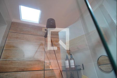 Banheiro de apartamento para alugar com 1 quarto, 40m² em Jardim Dona Leopoldina, Porto Alegre