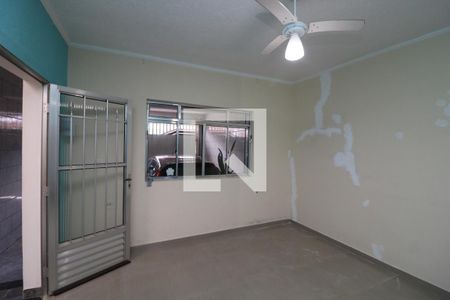 Sala de casa para alugar com 2 quartos, 125m² em Parque Sao Rafael, São Paulo