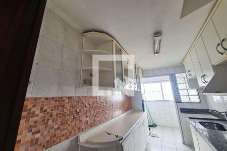 Cozinha de apartamento para alugar com 2 quartos, 55m² em Vila Ivone, São Paulo
