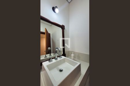 Banheiro da Suite 2 de casa de condomínio à venda com 3 quartos, 350m² em Parque Xangrilá, Campinas