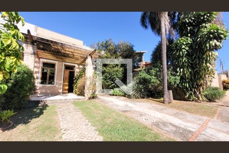 Fachada de casa de condomínio à venda com 3 quartos, 350m² em Parque Xangrilá, Campinas