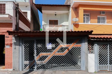 Fachada + plaquinha de casa para alugar com 3 quartos, 220m² em Santana, São Paulo