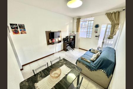 Sala de casa à venda com 2 quartos, 62m² em Vila Jardim Leblon, Belo Horizonte