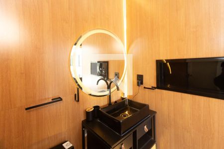 Banheiro de apartamento à venda com 1 quarto, 57m² em Vila Olímpia, São Paulo