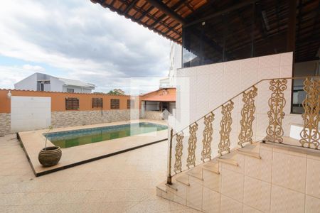 Piscina de casa à venda com 4 quartos, 360m² em Fonte Grande, Contagem