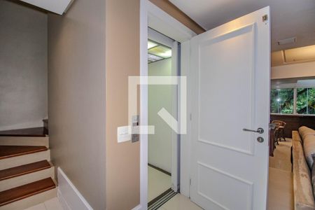 Área comum de casa de condomínio à venda com 3 quartos, 559m² em Boa Vista, Porto Alegre