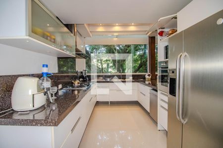 Cozinha de casa de condomínio à venda com 3 quartos, 559m² em Boa Vista, Porto Alegre