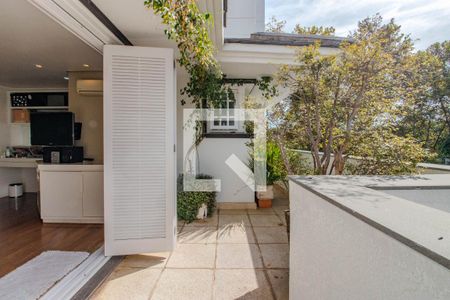 Suíte 2 - Varanda de casa de condomínio à venda com 3 quartos, 559m² em Boa Vista, Porto Alegre