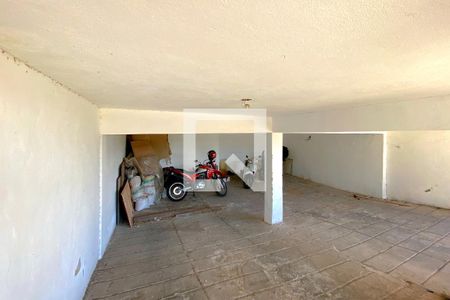 Garagem de casa à venda com 3 quartos, 200m² em Santa Tereza, Belo Horizonte