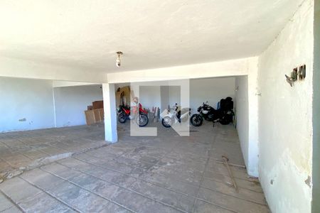 Garagem de casa à venda com 3 quartos, 200m² em Santa Tereza, Belo Horizonte