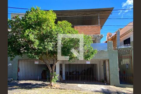 Fachada de casa à venda com 3 quartos, 200m² em Santa Tereza, Belo Horizonte