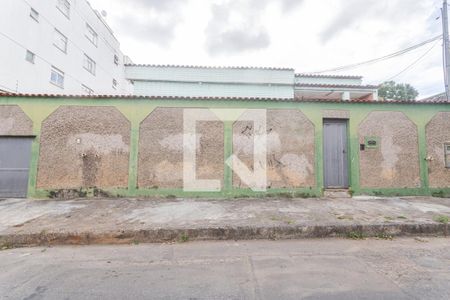 Fachada de casa à venda com 5 quartos, 215m² em Boa Vista, Belo Horizonte