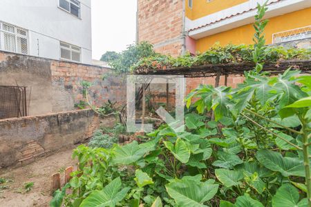 Quintal de casa à venda com 5 quartos, 215m² em Boa Vista, Belo Horizonte