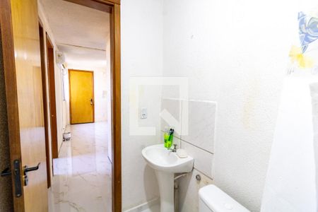Banheiro de apartamento à venda com 2 quartos, 38m² em Cavalhada, Porto Alegre