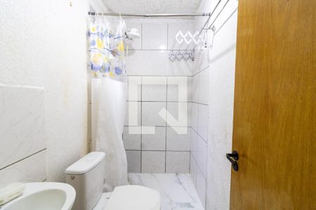 Banheiro de apartamento à venda com 2 quartos, 38m² em Cavalhada, Porto Alegre
