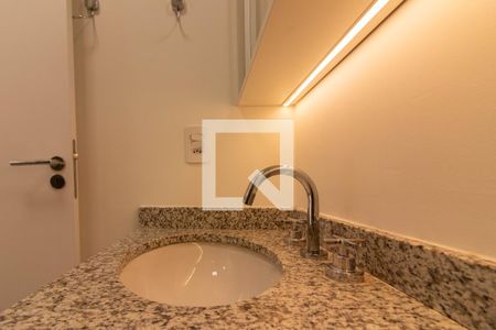 Banheiro de apartamento para alugar com 1 quarto, 35m² em Indianópolis, São Paulo
