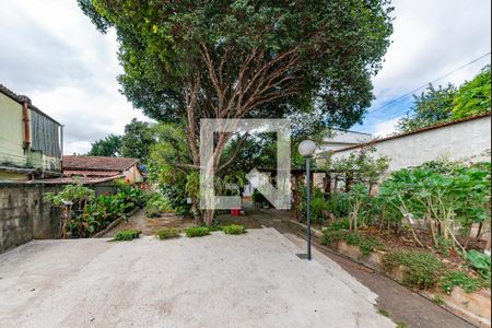 Quintal de casa à venda com 3 quartos, 360m² em Jardim Montanhês, Belo Horizonte