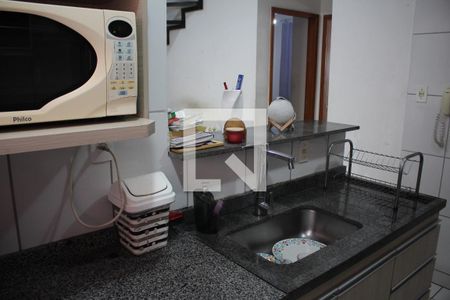 Cozinha de apartamento à venda com 2 quartos, 60m² em Diamante, Belo Horizonte