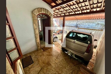 Garagem de casa à venda com 3 quartos, 118m² em Santa Monica, Belo Horizonte