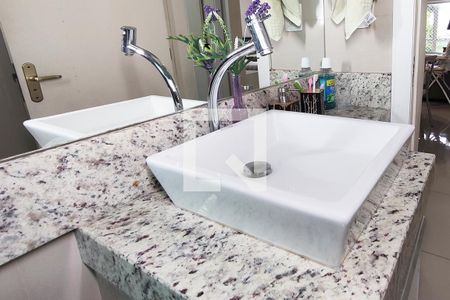 Banheiro de apartamento à venda com 2 quartos, 60m² em Fião, São Leopoldo