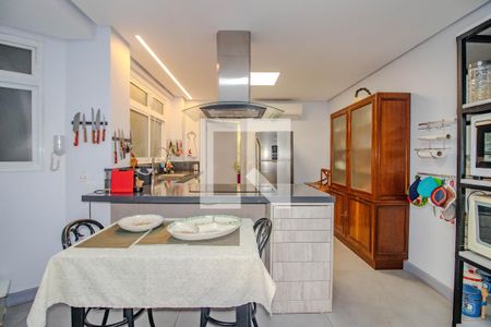Cozinha  de apartamento à venda com 4 quartos, 270m² em Independência, Porto Alegre