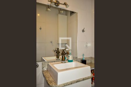 Banheiro Social de apartamento à venda com 3 quartos, 108m² em Santana, Porto Alegre