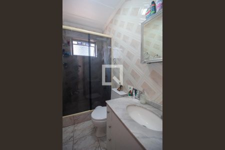 Banheiro de apartamento à venda com 2 quartos, 50m² em Vila Nova, Porto Alegre