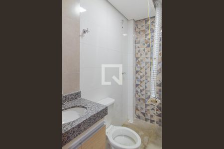 Banheiro de kitnet/studio para alugar com 1 quarto, 28m² em Vila Salete, São Paulo