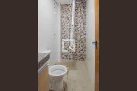 Banheiro de kitnet/studio para alugar com 1 quarto, 28m² em Vila Salete, São Paulo