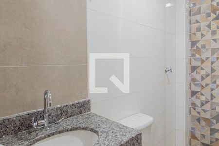 Banheiro de kitnet/studio para alugar com 1 quarto, 28m² em Vila Salete, São Paulo