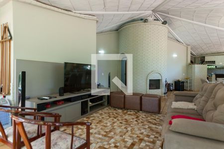 Sala de TV de casa de condomínio à venda com 3 quartos, 298m² em Retiro do Chalé, Brumadinho